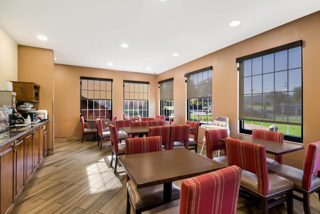Comfort Inn Virginia Horse Center Lexington Exterior photo